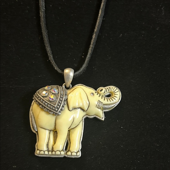 Elephant Pendant Necklace - Gold and Silver - Picture 12 of 13